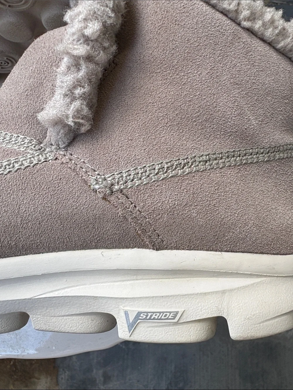 Skechers On the Go Memory Form Fit Taupe Suede-Look Faux Shearling Boots SZ 9.5